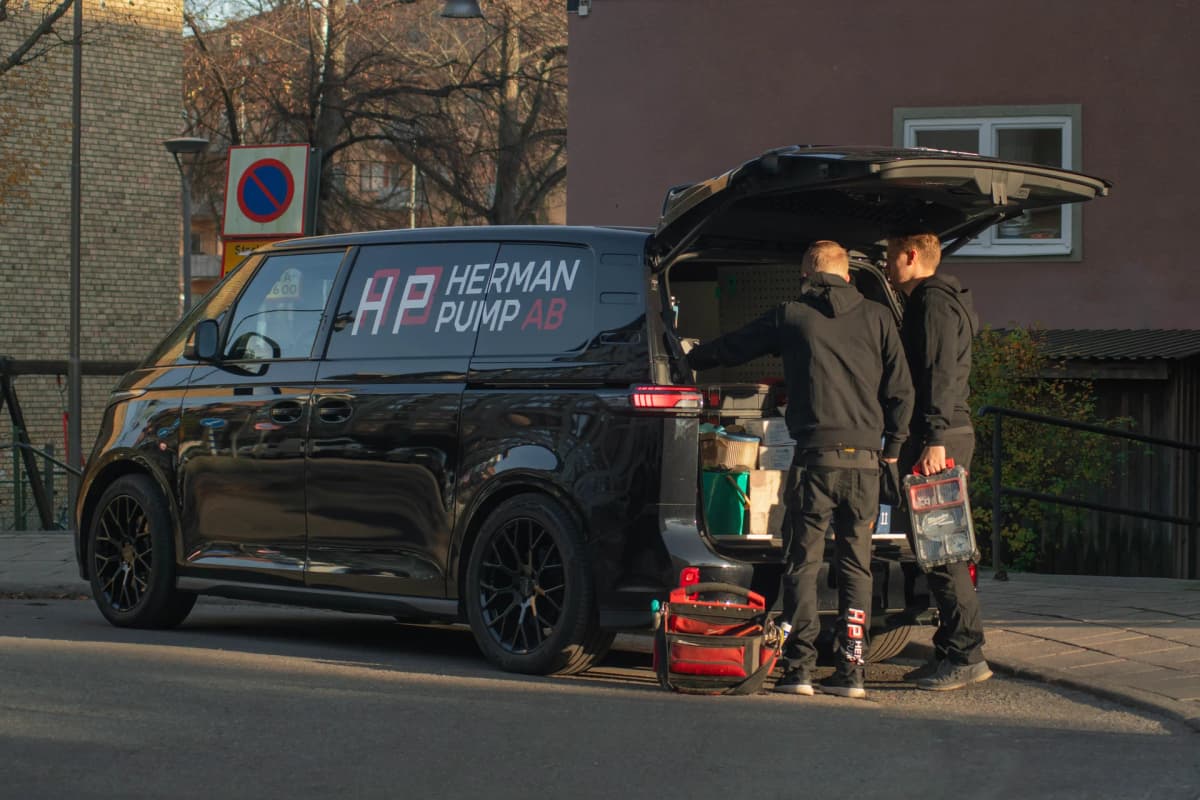 Tekniker från Herman Pump under ett serviceuppdrag